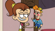 S4E25B Luan and Mr.C fist bump