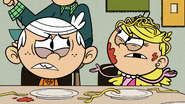 S5E10B Lynn Sr. spills spaghetti on Lola