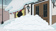 S6E23A The snow from the roof lands on Lynn