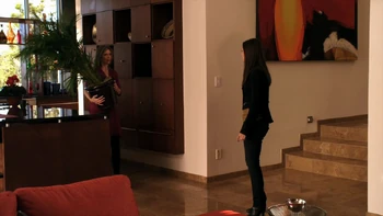 Emma Becker's first encounter with Sutton's family (as Sutton).