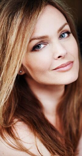 Dina Meyer