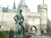 800px-Antwerpen-lange-wapper-slot.jpg