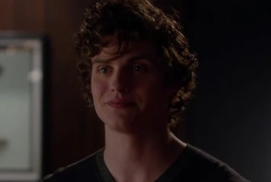 Daniel Sharman Ni Liv Til Chloe King