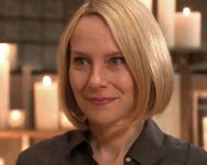 Holly Flax 