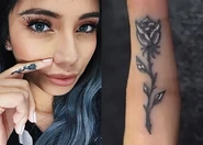 Her eighth tattoo is a rose on the inside of her right index finger. She got the tattoo in July 2017, from artist Romeo Lacoste. It is inspired by the character Rose from Titanic.