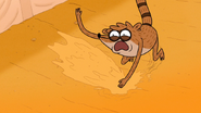 S6E15.161 Rigby Uses Sand-Boning!