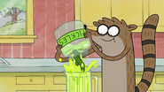 S2E23 Rigby pouring pickles into RigJuice