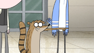 S6E23.042 Rigby Sees the Eggscellent Knight