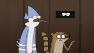 S7E24.084 Rigby Spotting a Hole in the Fence