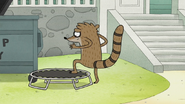 S7E24.016 Rigby Getting on Trampy