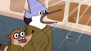 S6E19.223 Mordecai and Rigby in Awe