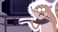 S6E04.275 Werewolf Grabbing Rigby