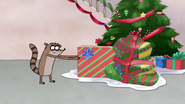 S6E09.118 Rigby Chooses Muscle Man's Gift