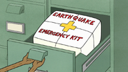 S7E28.019 Earthquake Emergency Kit