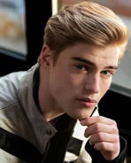 B9858DBC-F58A-4223-A700-BA58E53ADEA1.jpeg (171 KB) Nick Vogt as Maxon