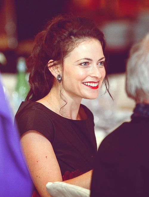 Lara Pulver Sherlock Wiki Fandom 