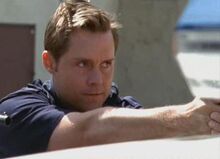 1x13 Carlson-aims-gun