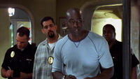 7x08 Julien and other officers