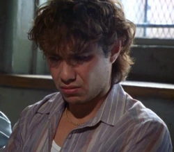 1x04 Eduardo Salcido