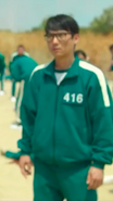 Player 416 standing behind Player 001