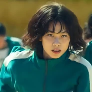 Kang Sae-byeok running.jpg (90 KB) Sae-byeok in Red light Green light.