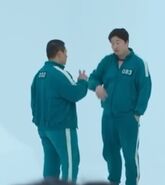 Player 032 partnering up with Player 083