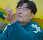 Byeong-gi showing his completed triangle to his guard