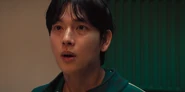 Myunggi-breathestrembling-afterpassing.png (2.29 MB) Myung-gi looking at Jun-hee commit suicide by jumping off the Jump Rope platform.