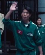 Yun-ho volunteering to join Gi-hun's revolt team.