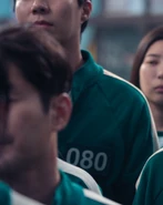 Player 080 watching Myung-gi’s team leave the game hall.