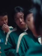 Player 260 looking at Myung-gi getting a blue ball.