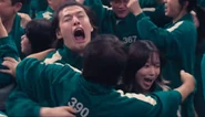 Dae-ho abrazandose.png (702 KB) Dae-ho hugging with Jung-bae and Jun-hee