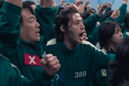 Player388 n.jpg (132 KB) Dae-ho cheering for Hyun-ju's team in the Six-Legged Pentathlon