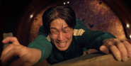 Player 306 begging Lee Myung-gi for help after he slips in Jump Rope.