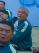 Player 448 watching the corpse of Park Ju-un
