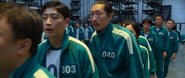 Members of Deok-su's Gang cutting queue.