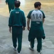 Player 058 and Player 184 are going to the food queue