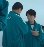 Player 043 and Player 407 become partners