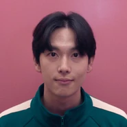 Player333.jpg (96 KB) Myung-gi taking his photo.