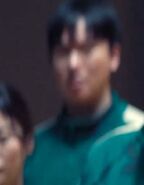Player 435 observes Seon-nyeo.
