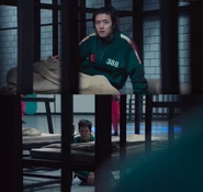 Ftp4paq0s9af1.png (965 KB) Dae-ho getting death glared by Gi-hun in "Keys and Knives"