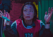 Nam-gyu discussing with Lee Myung-gi after killing Player 235