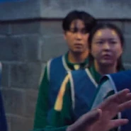 Player 105 listening to Im Jeong-dae's construction.