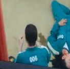 Choi Woo-seong licking his dalgona on the screen of Front Man