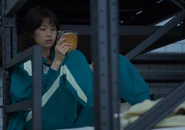 Kang Sae-byeok 1.png (1.04 MB) Sae-byeok with her food.