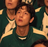 Myung gi watching prise money.jpg (88 KB) Myung-gi watching as the prize money increases.