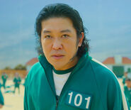 Deok-su in Red Light, Green Light game