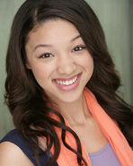 Gabrielle-Elyse-Headshot-01