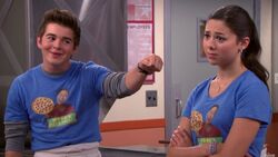 The Thundermans, Phoebe & Link, Is someone peeling an onion in here? 😪, By Nickelodeon