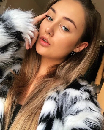 Rosie Lewis | Sidemen Wiki | Fandom